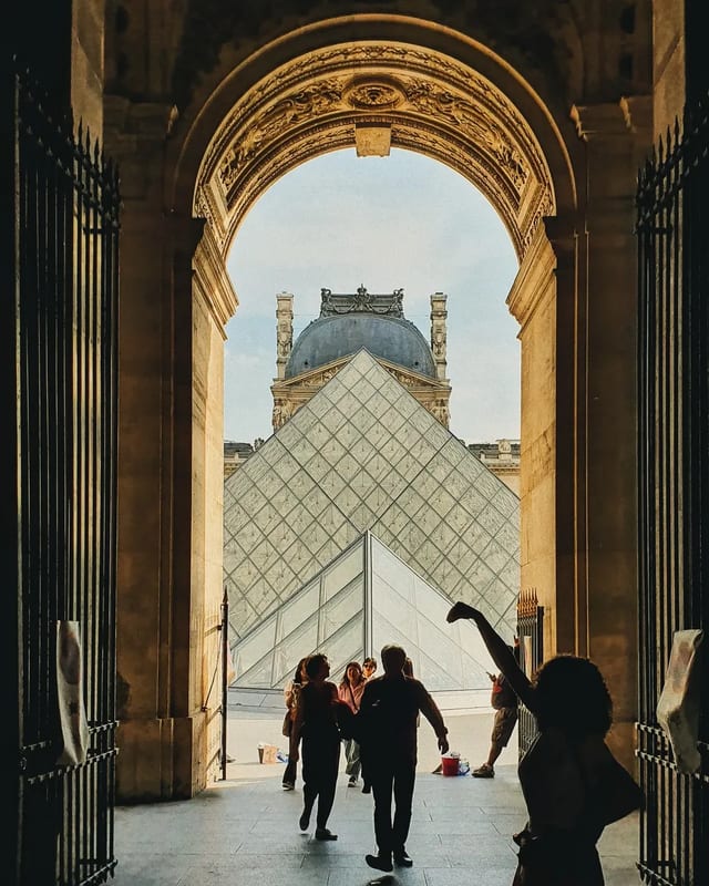 bits & bobs

#paris #france #parisvibes #architecture #urban #urbanphotography #photooftheday #city #shadow #light #spring